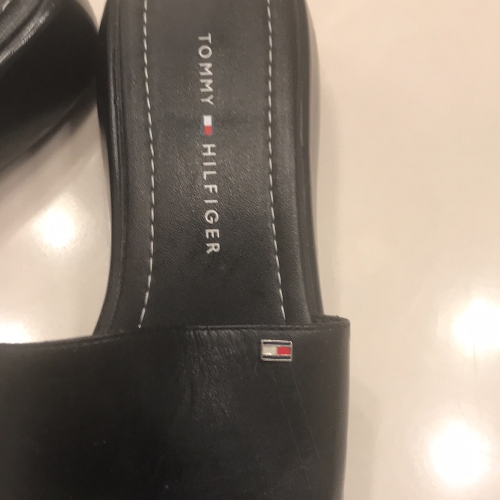 Tommy Hilfiger women’s black slip on shoes - Picture 2 of 4